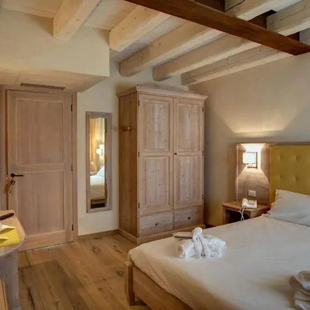 Costa Di Faraggiana *