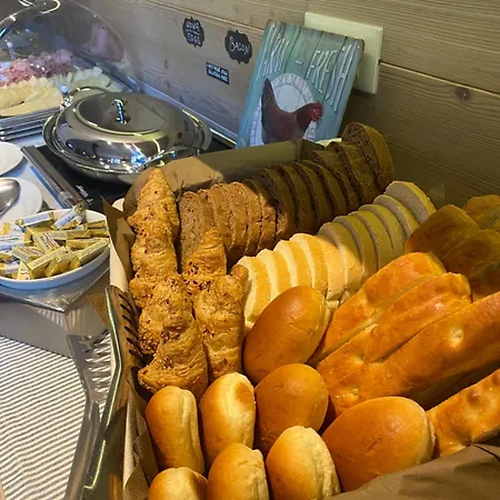 法拉吉纳海滨度假农场酒店 *
